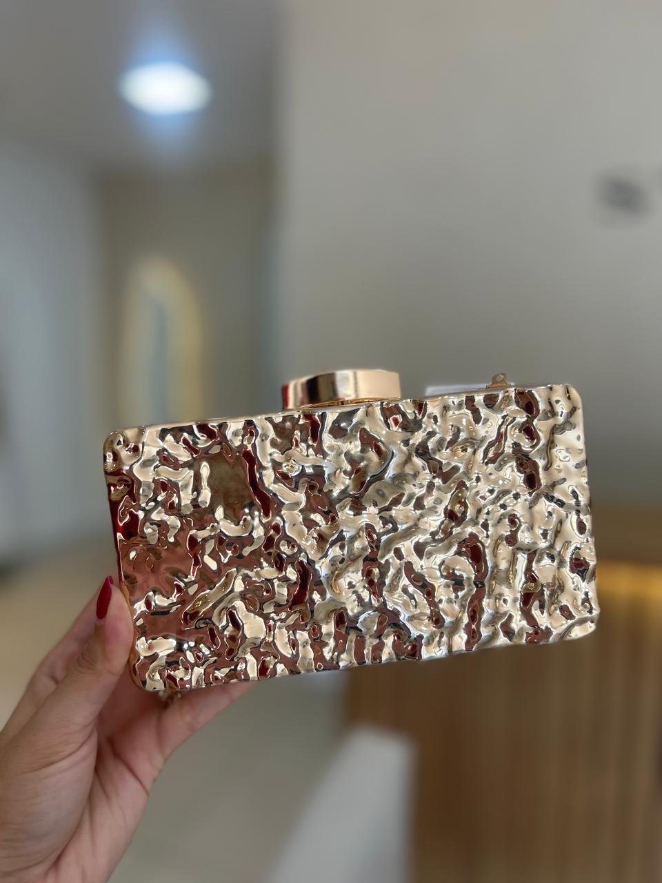 Bolsa Martelada Dourada - Clutchs para festa - Sampaio Atelier Teresina