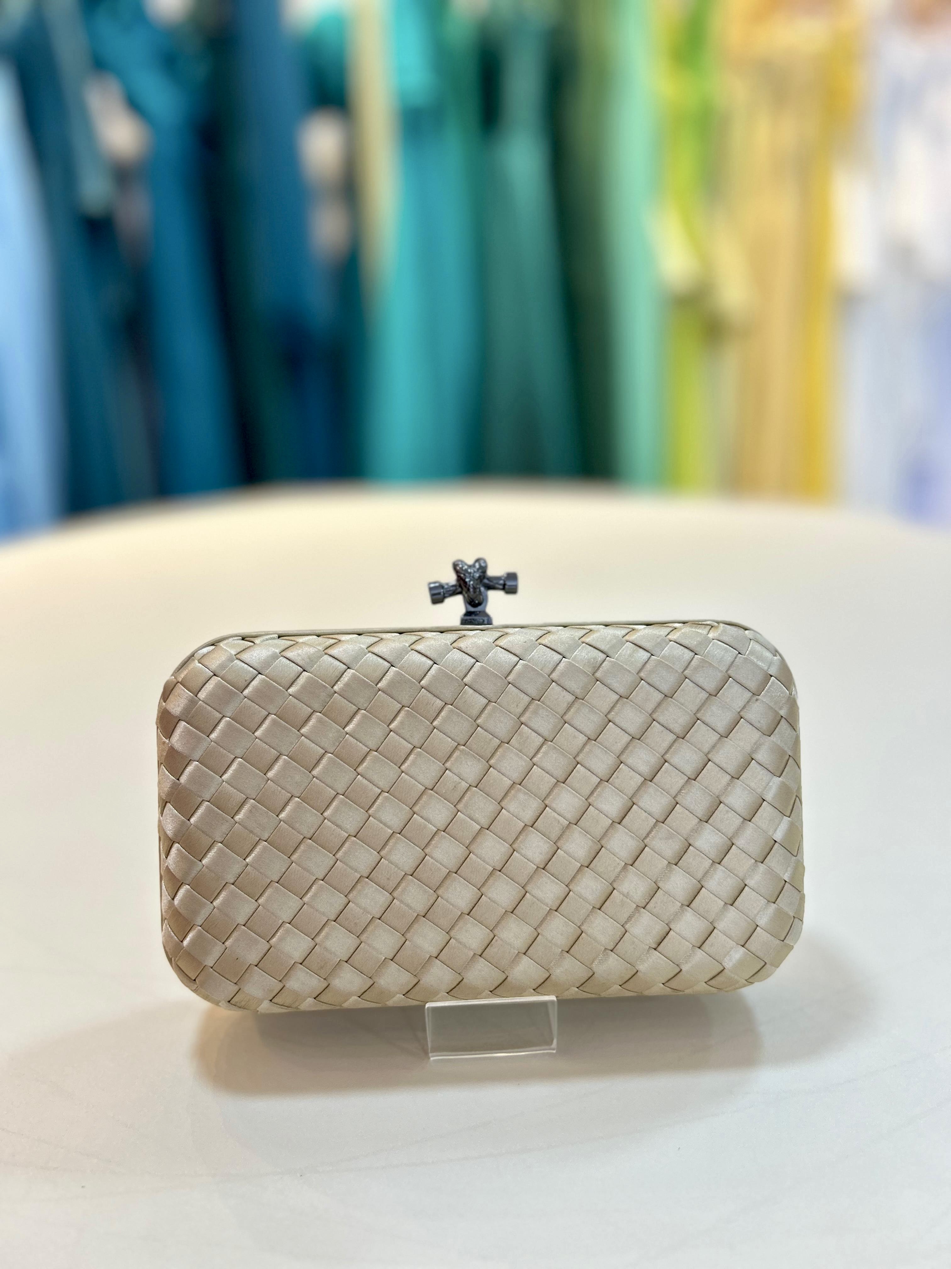 Bolsa Paris Dourada - Clutchs para festa - Sampaio Atelier Teresina
